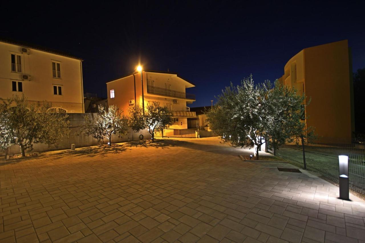 Apartmani Bozena Makarska Ngoại thất bức ảnh