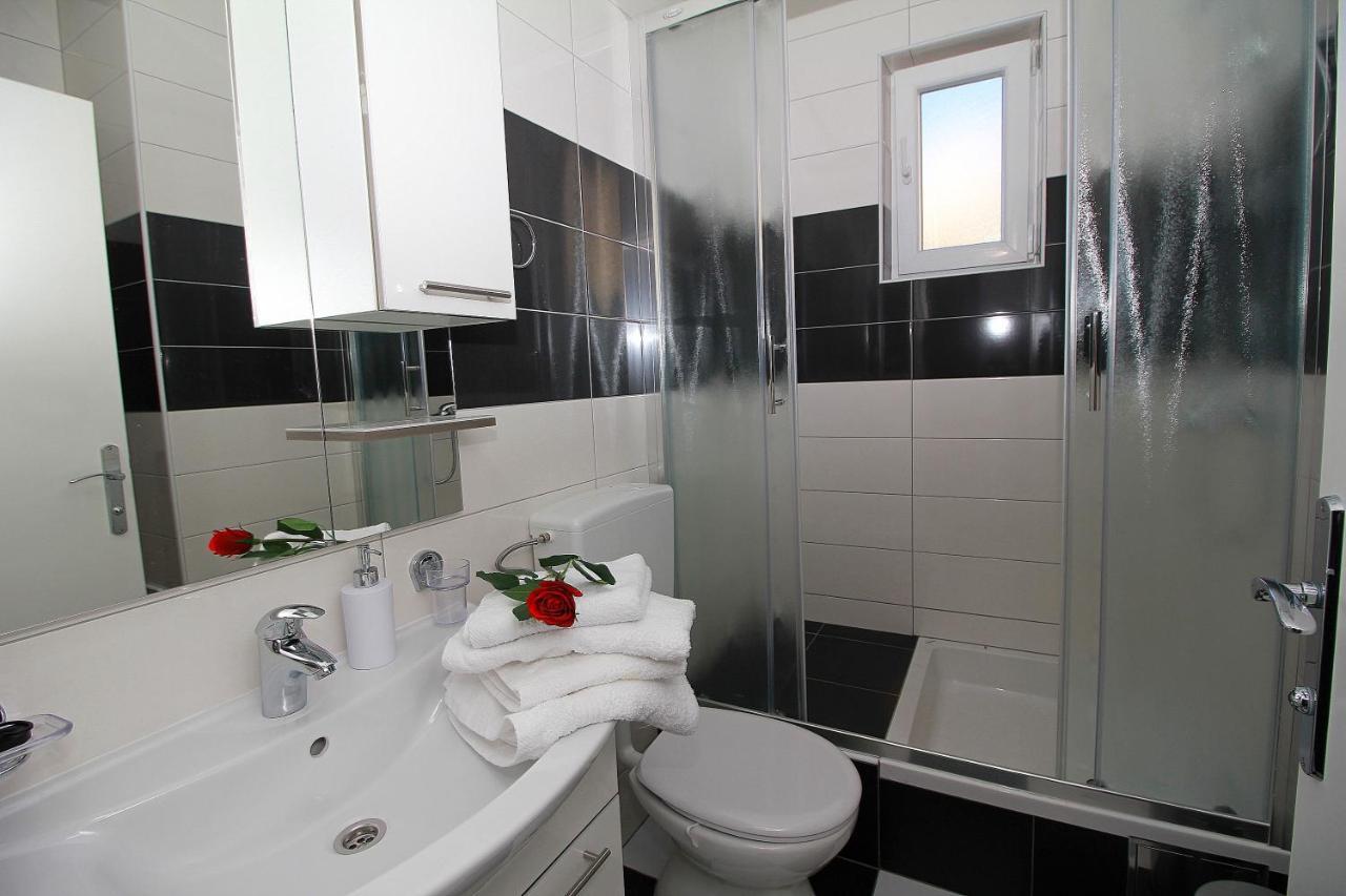 Apartmani Bozena Makarska Ngoại thất bức ảnh
