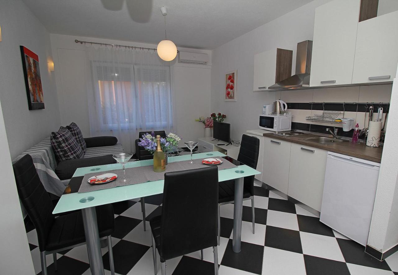 Apartmani Bozena Makarska Ngoại thất bức ảnh